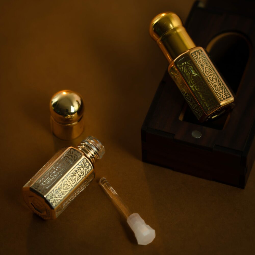 Magnetic Musk Roll-On Attar (Premium Wooden Box, 6ml) - Image 4